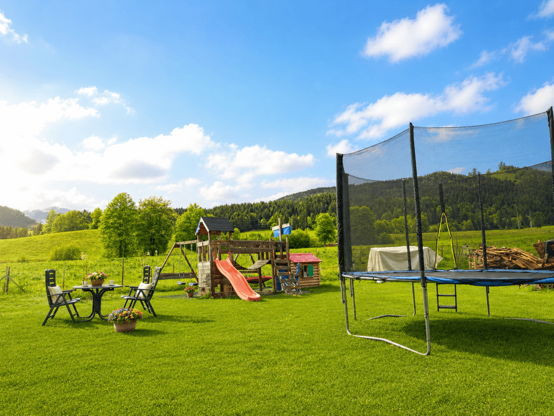 Spielplatz & Trampolin